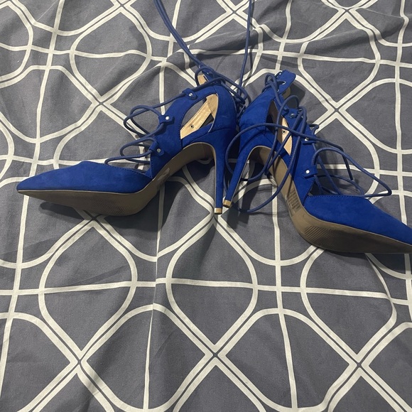 Can be paired with any other heels at 20$ and get free shipping - Picture 3 of 3